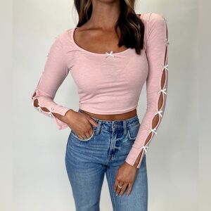 Bäcio Peekaboo Bow Ribbed Crop Top